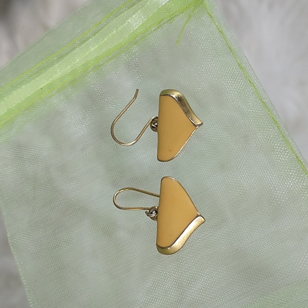 Vintage mid-century modern wave yellow gold enamel dangling earrings